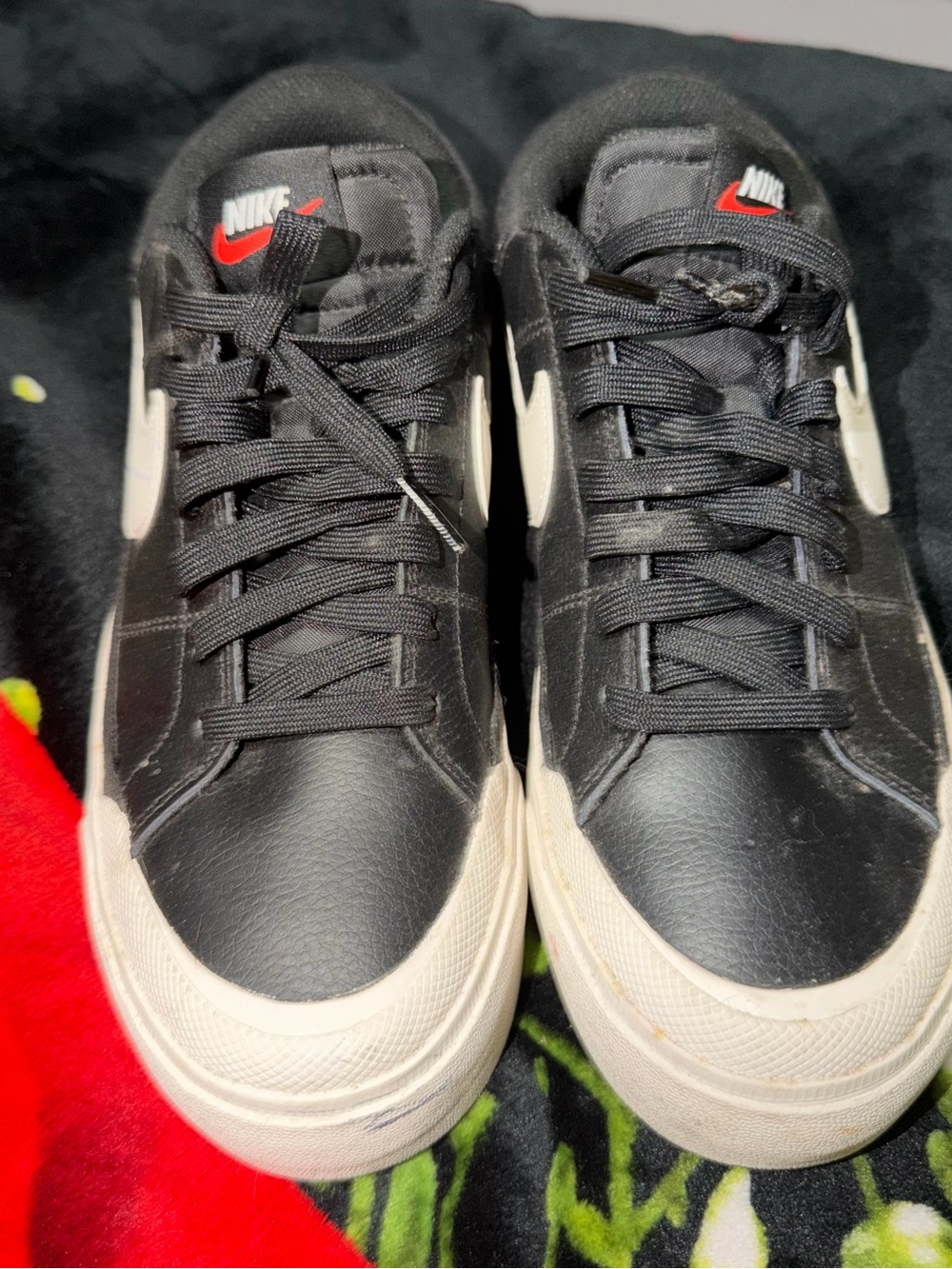 Nike Men’s Black & Cream Low-Top Sneakers with Red Swoosh